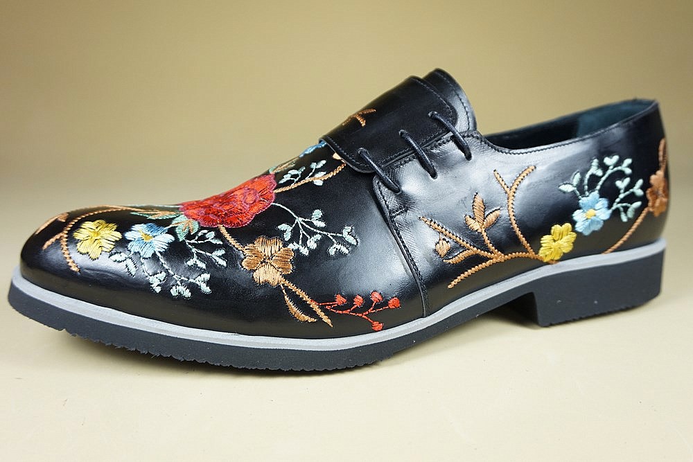 Sneakers sales particolari uomo